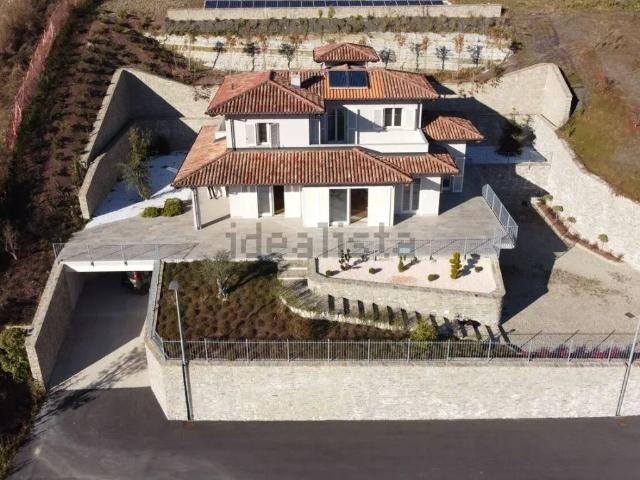 Villa in vendita a Santo Stefano Belbo CN
