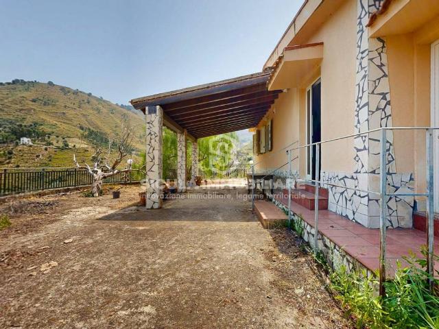 Villa in vendita a Santo Stefano di Camastra ME