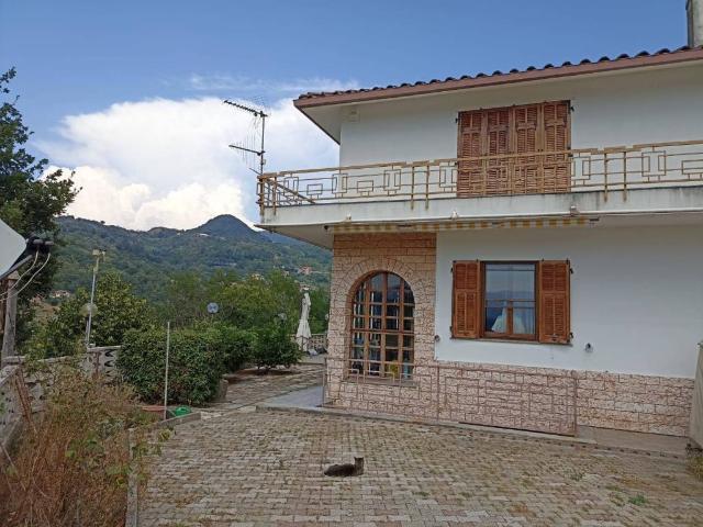 Villa in vendita a Sant'Olcese GE