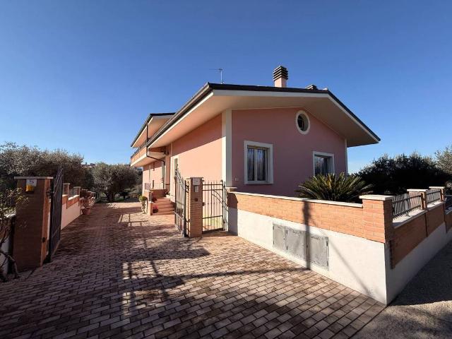 Villa in vendita a Sant'Omero TE
