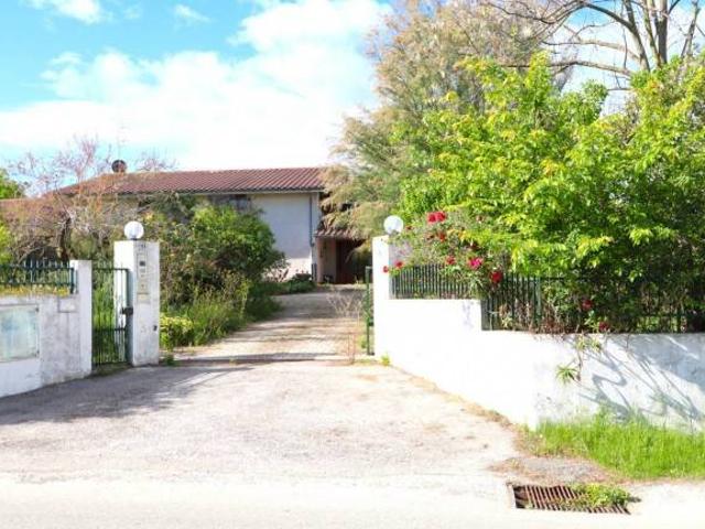 Villa in vendita a Sant'Omero TE