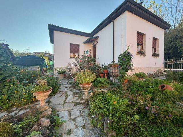 Villa in vendita a Santa Giuletta PV