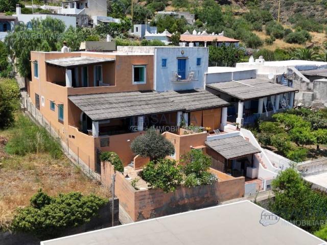 Villa in vendita a Santa Marina Salina ME