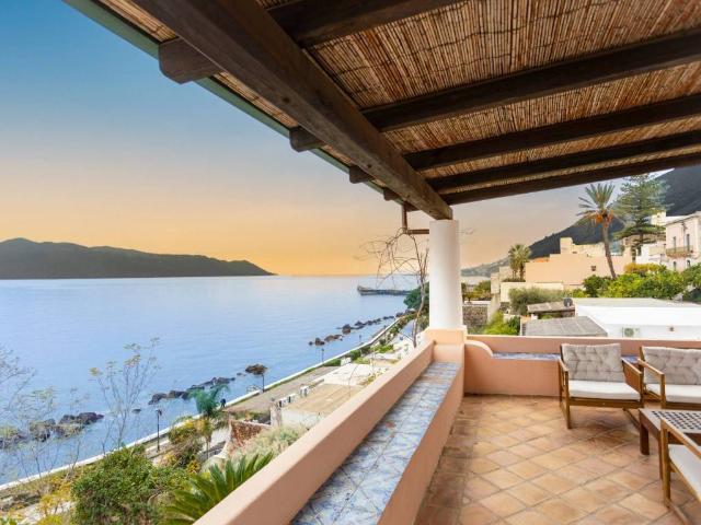 Villa in vendita a Santa Marina Salina ME