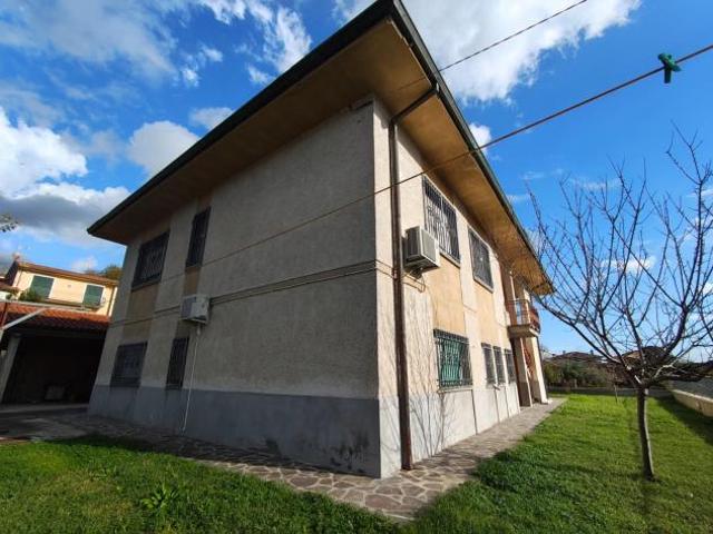 Villa in vendita a Santa Maria a Colle Lucca 260 mq Rif: 1386135