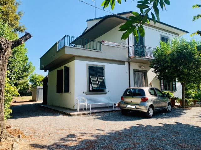 Villa in vendita a Santa Maria a Ripa Empoli in Da rivedere composto da 6vani