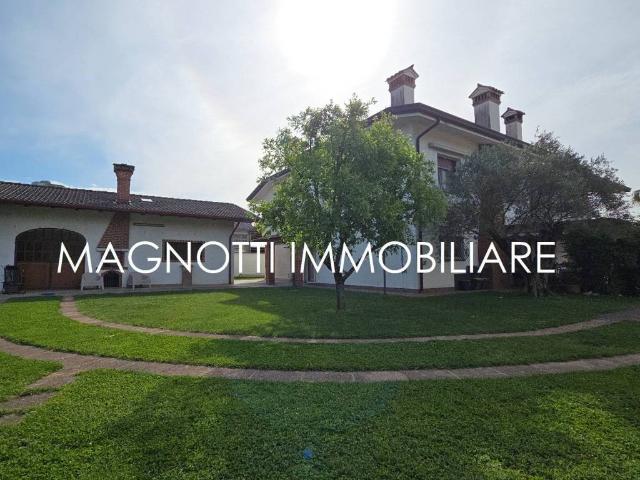 Villa in vendita a Santa Maria la Longa UD