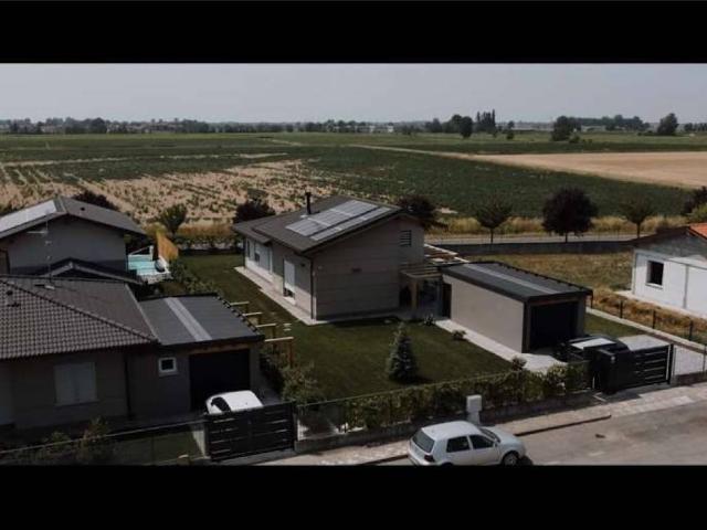 Villa in vendita a Sant'Alessio con Vialone PV
