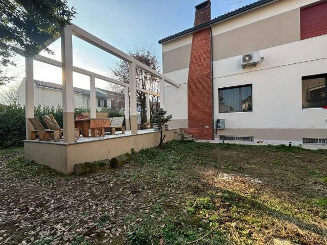 Villa in vendita a Sant'Angelo Lodigiano LO