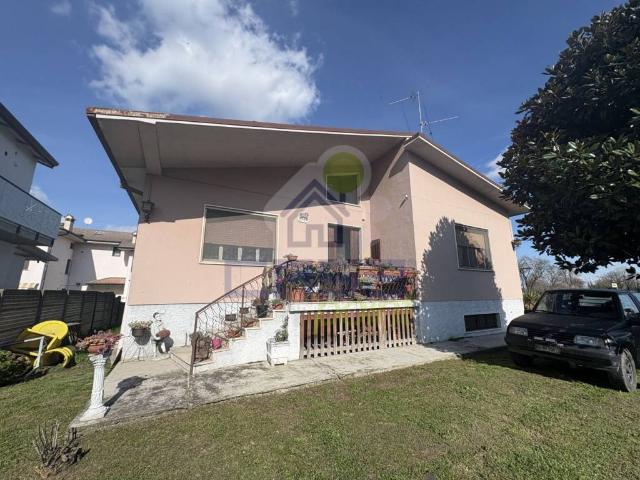 Villa in vendita a Sant'Angelo Lodigiano LO