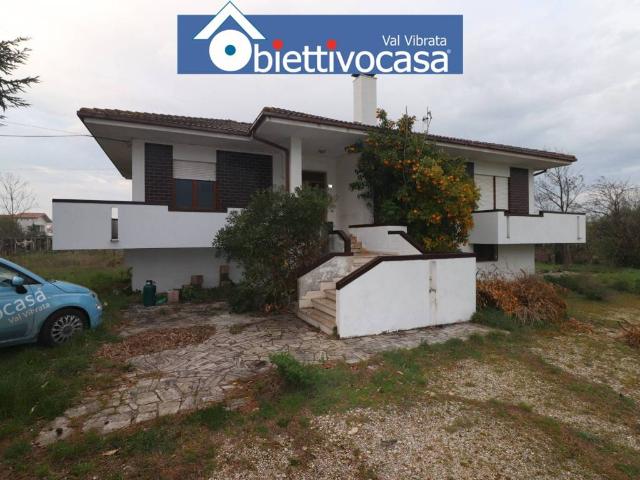 Villa in vendita a Sant'Egidio alla Vibrata TE