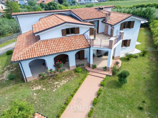 Villa in vendita a Sant'Egidio alla Vibrata TE