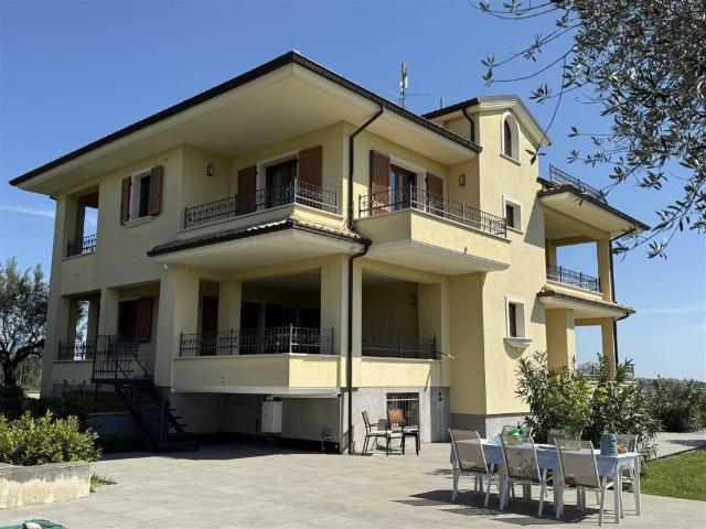 Villa in vendita a Sant'Egidio alla Vibrata TE