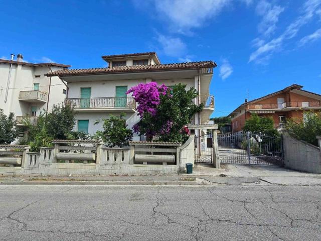Villa in vendita a Sant'Egidio alla Vibrata TE