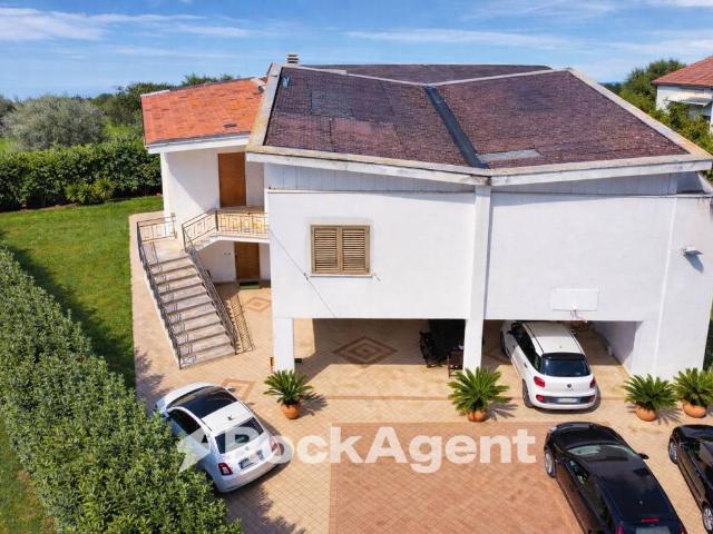 Villa in vendita a Sant'Egidio alla Vibrata TE