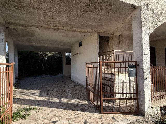 Villa in vendita a Santi Cosma e Damiano LT