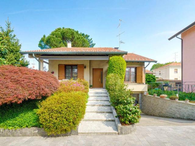 Villa in vendita a Saronno VA