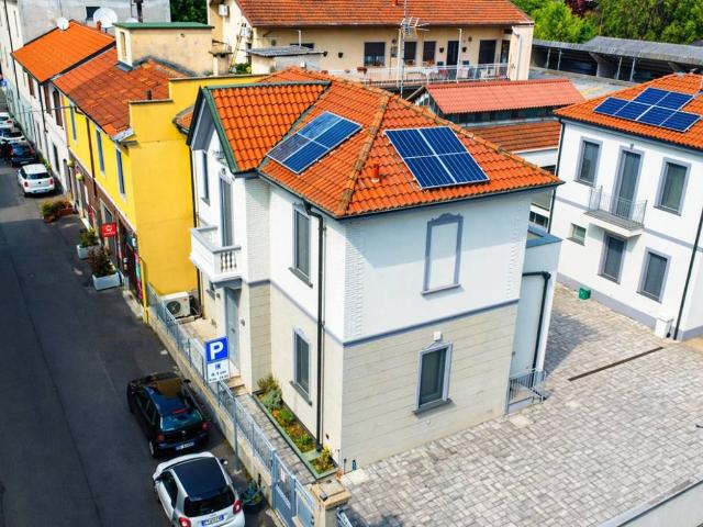 Villa in vendita a Saronno VA