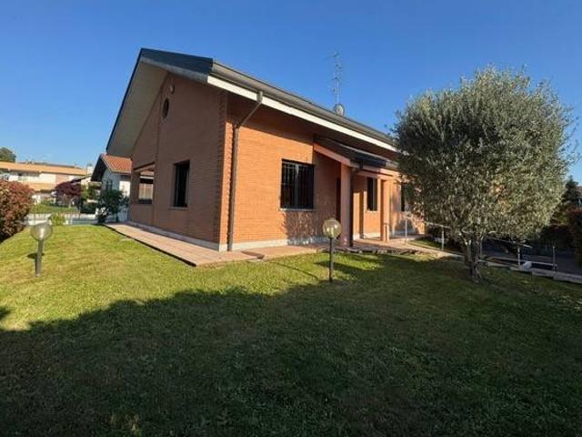 Villa in vendita a Saronno VA