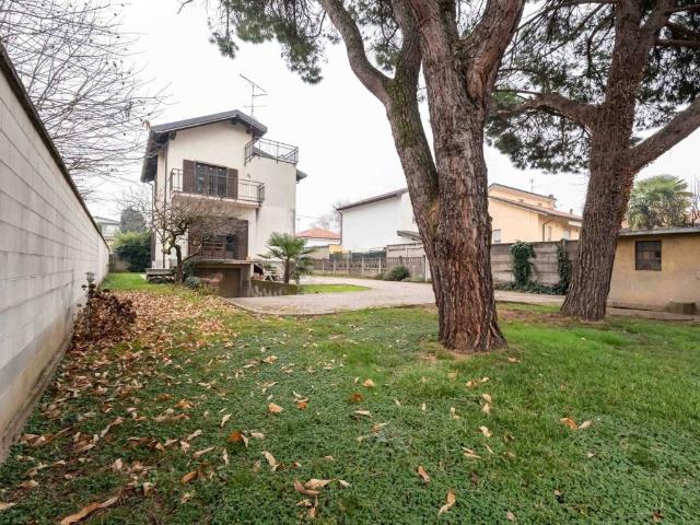 Villa in vendita a Saronno VA