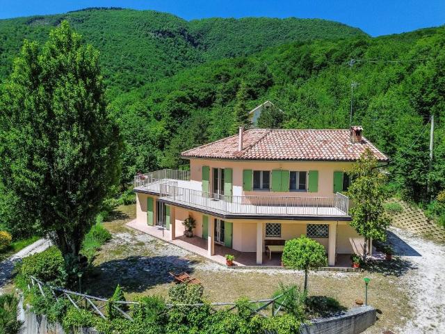 Villa in vendita a Sarnano MC