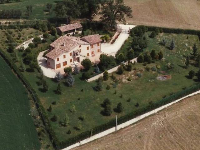 Villa in vendita a Sarnano MC