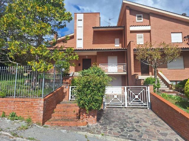 Villa in vendita a Sarnano MC