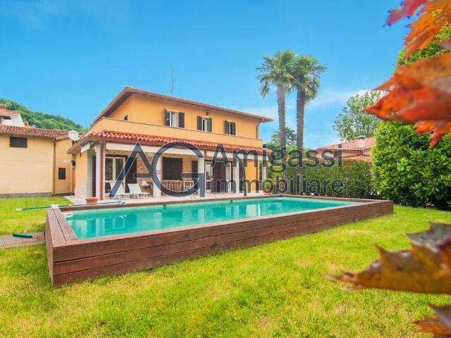 Villa in vendita a Sarnico BG