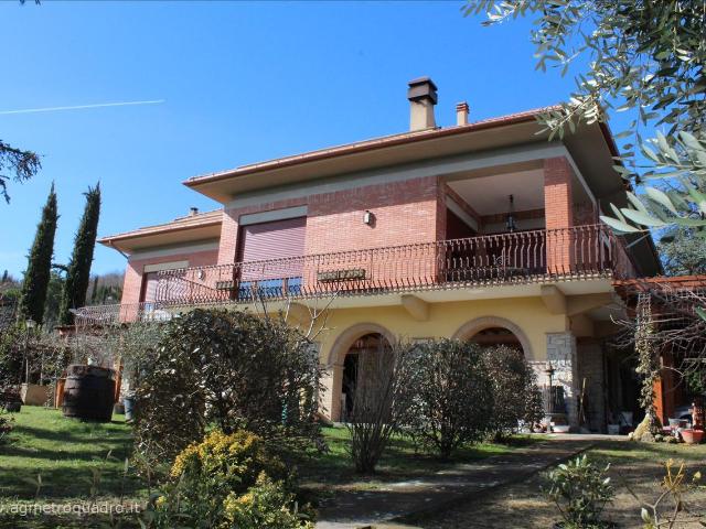 Villa in vendita a Sarteano