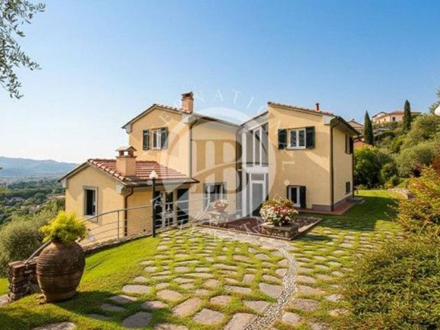 Villa in vendita a Sarzana