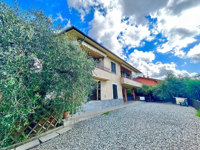 Villa in vendita a Sarzana