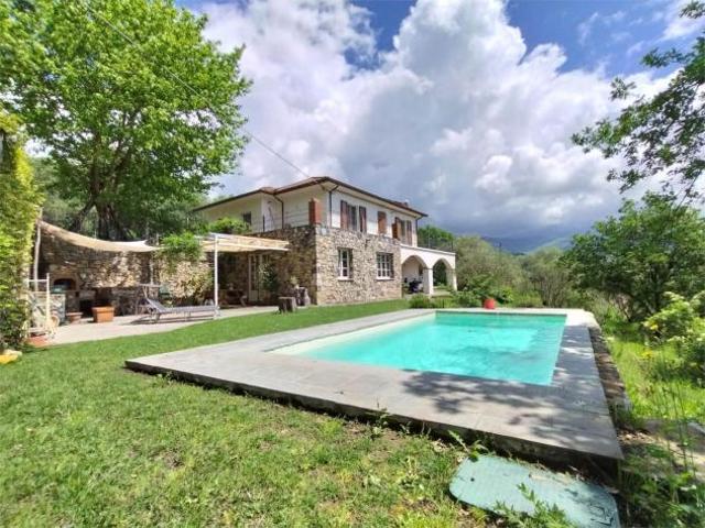 Villa in vendita a Sarzana 200 mq Rif: 1324659