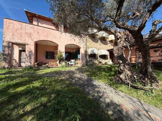 Villa in vendita a Sarzana SP