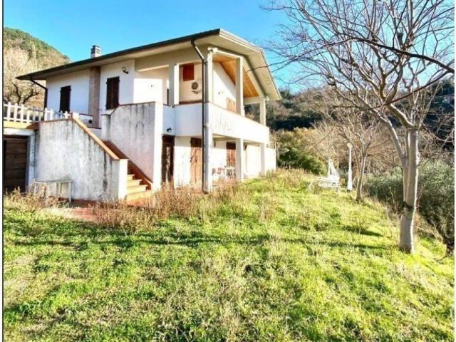 Villa in vendita a Sarzana SP