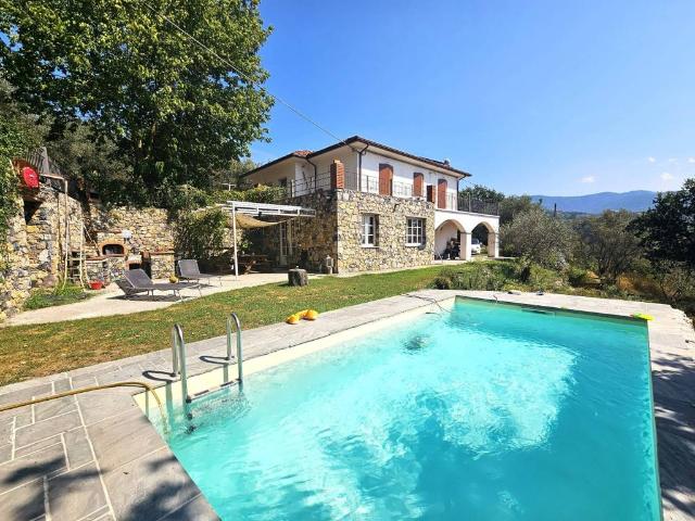 Villa in vendita a Sarzana SP