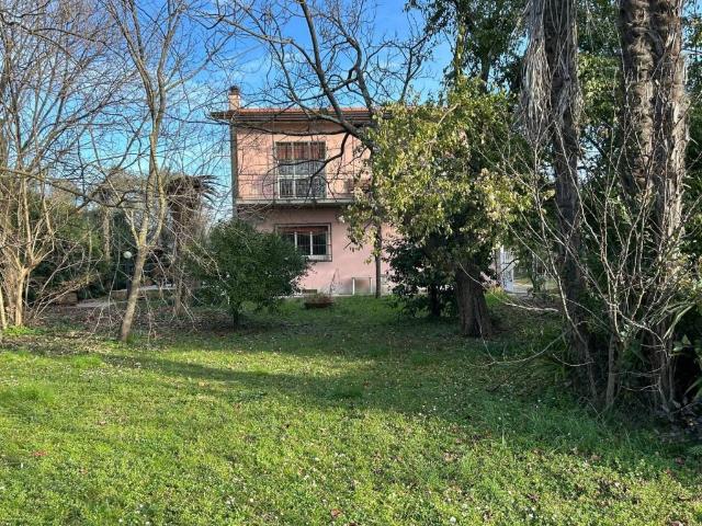 Villa in vendita a Sarzana SP