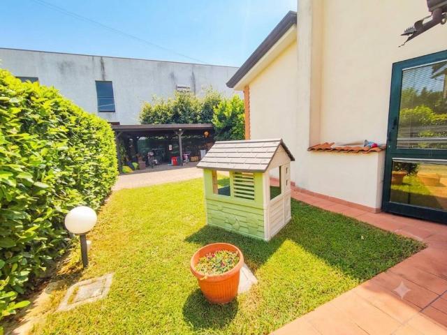 Villa in vendita a Sarzana SP
