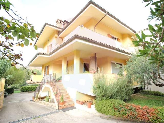 Villa in vendita a Scafa PE
