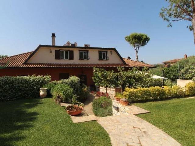 Villa in vendita a Scandriglia RI