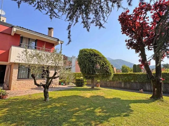 Villa in vendita a Scanzorosciate BG