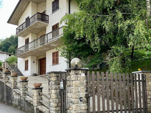 Villa in vendita a Schignano CO