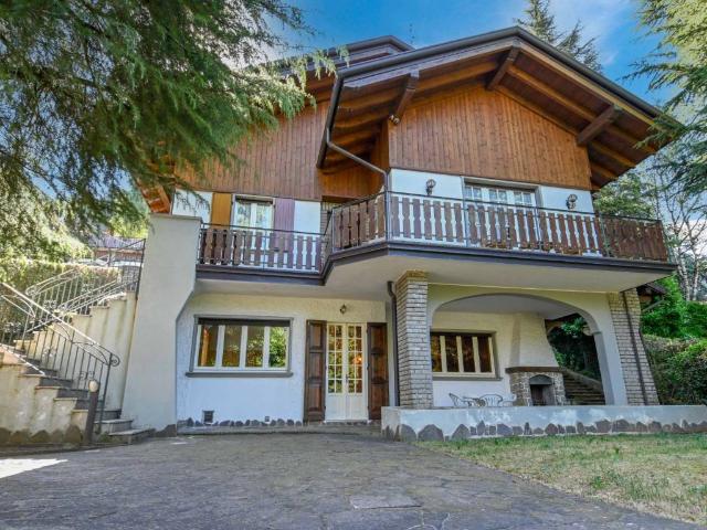 Villa in vendita a Selvino BG