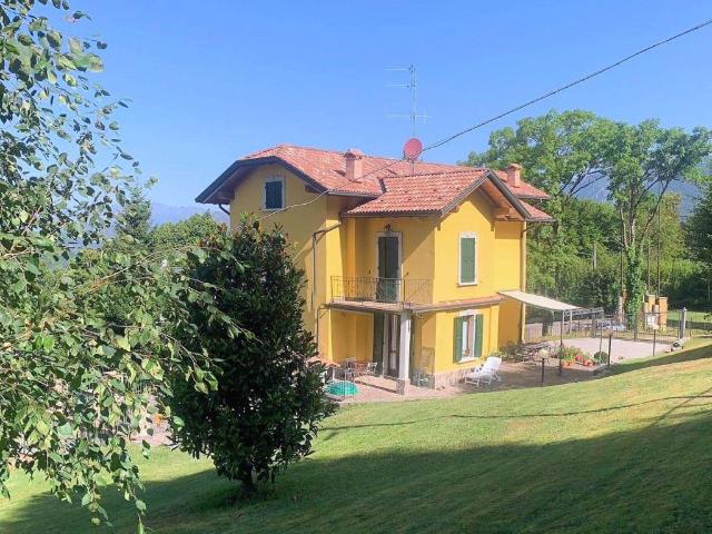 Villa in vendita a Selvino BG