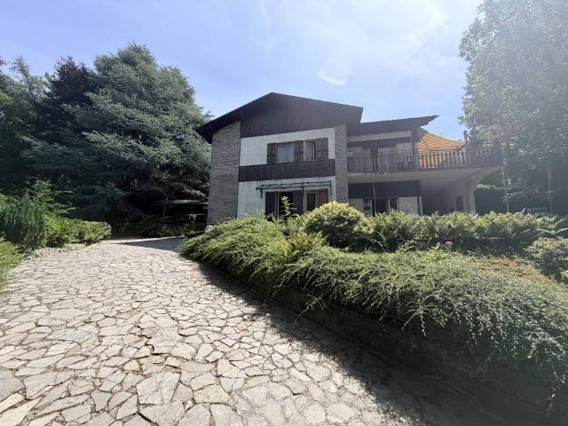 Villa in vendita a Selvino BG