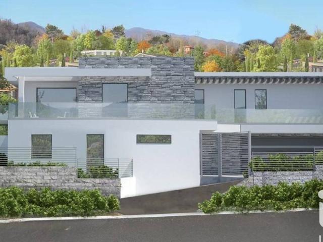 Villa in vendita a Senna Comasco CO