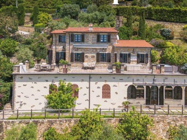 Villa in vendita a Seravezza LU