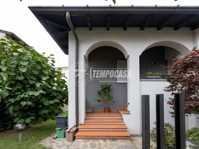 Villa in vendita a Seriate