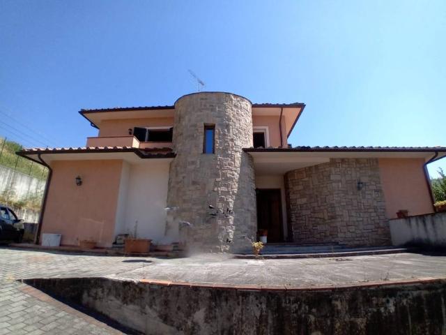 Villa in vendita a Serravalle Pistoiese PT