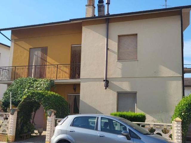 Villa in vendita a Serra de' Conti AN