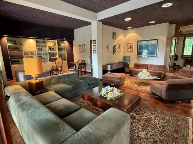 Villa in vendita a Serra San Quirico AN